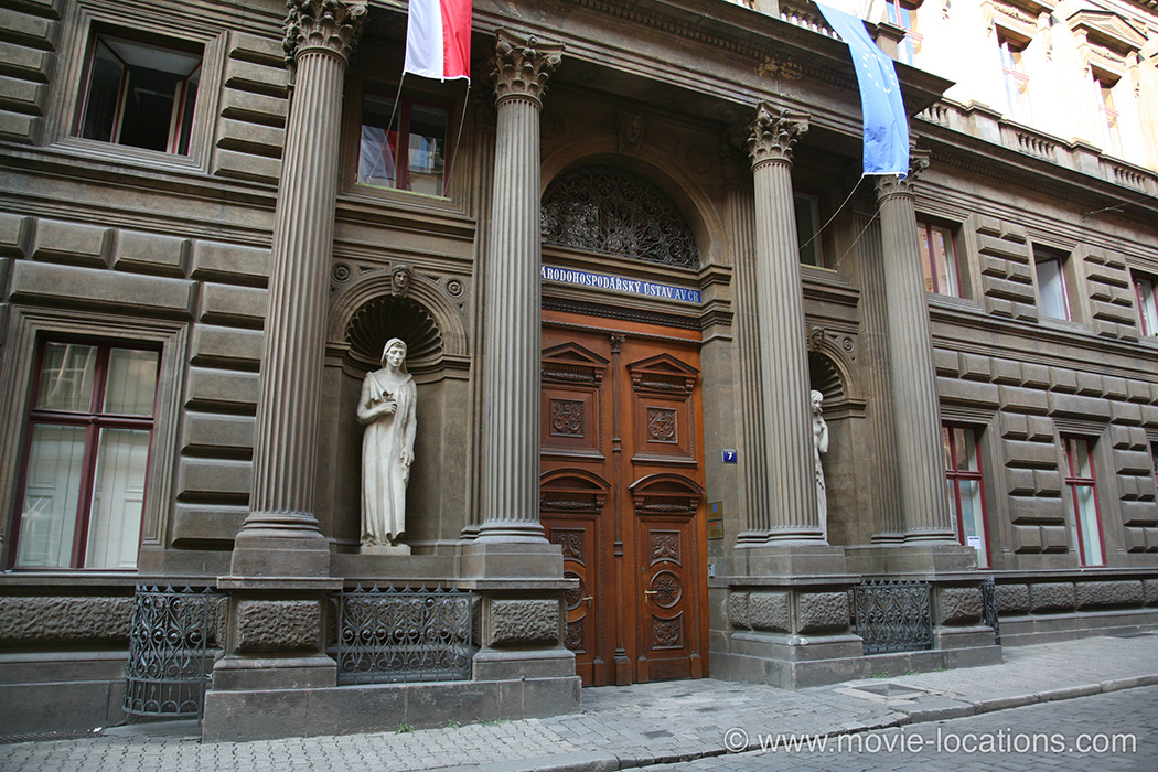 Economic Institute, Politic veznu, Prague