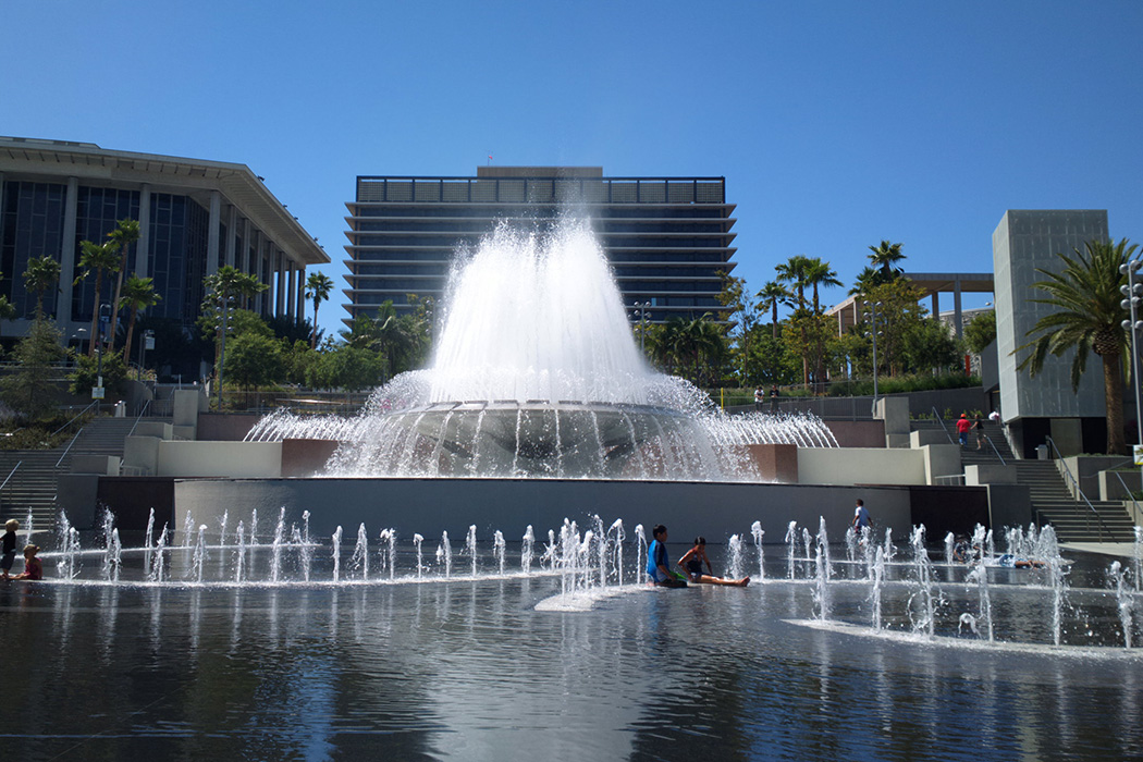 (500) Days of Summer filming location: Arthur J Will Memorial Fountain, Civic Center Mall, downtown Los Angeles