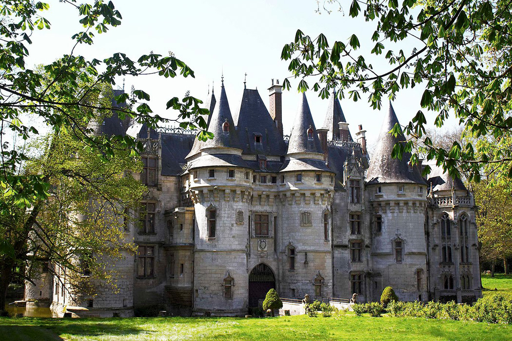 Around The World In 80 Days filming location: Chateau de Vigny, Vigny, Val d'Oise, France