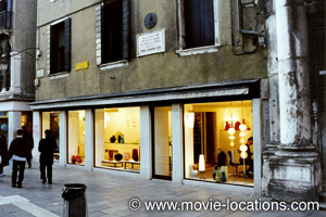 Moonraker location: Venini, Piazzetta dei Leoni, Venice