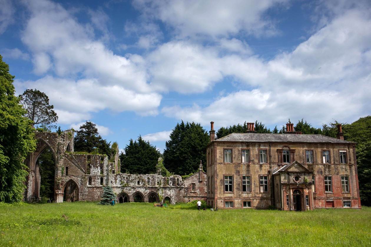 Peaky Blinders The Immortal Man film location: Calder Abbey, Calder Bridge, Cumbria