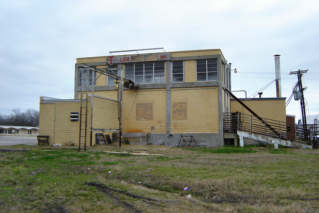 The Texas Chainsaw Massacre (2003) filming location: Taylor Meat Company, West 2nd Street, Taylor, Texas